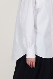 detail view of ascairi shirt timothy white gathered details at the cuffs and rounded hemline