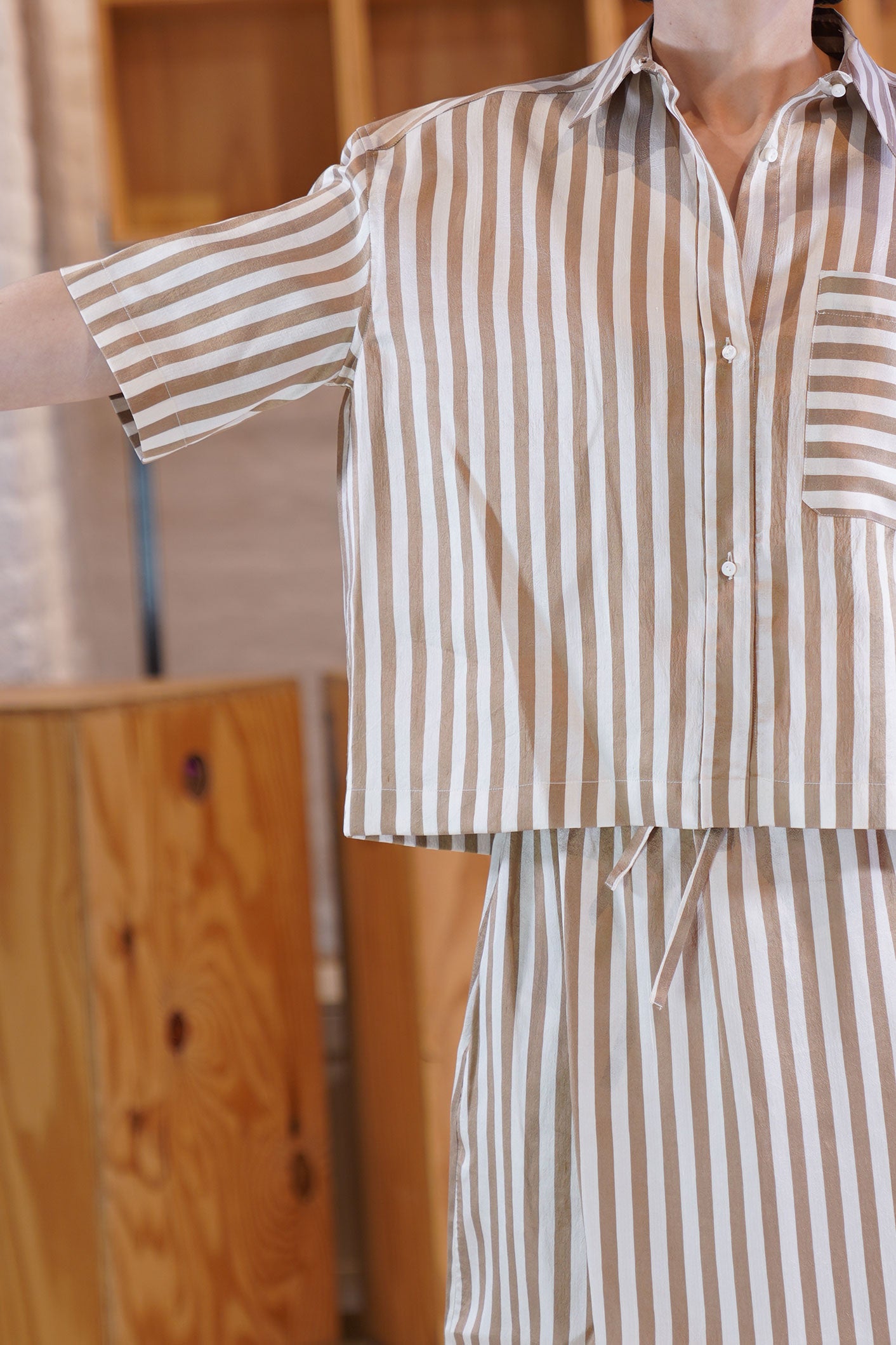 silk shirt eucalipto sand stripe