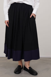 asciari skirt fleur wool black/navy hand crafted in Italy features a voluminous pleated design with a contrasting navy blue hem.