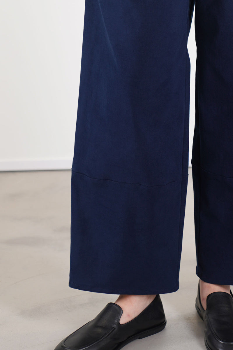 detail view of asciari trousers emy asciari blue wide legs and slightly cropped length