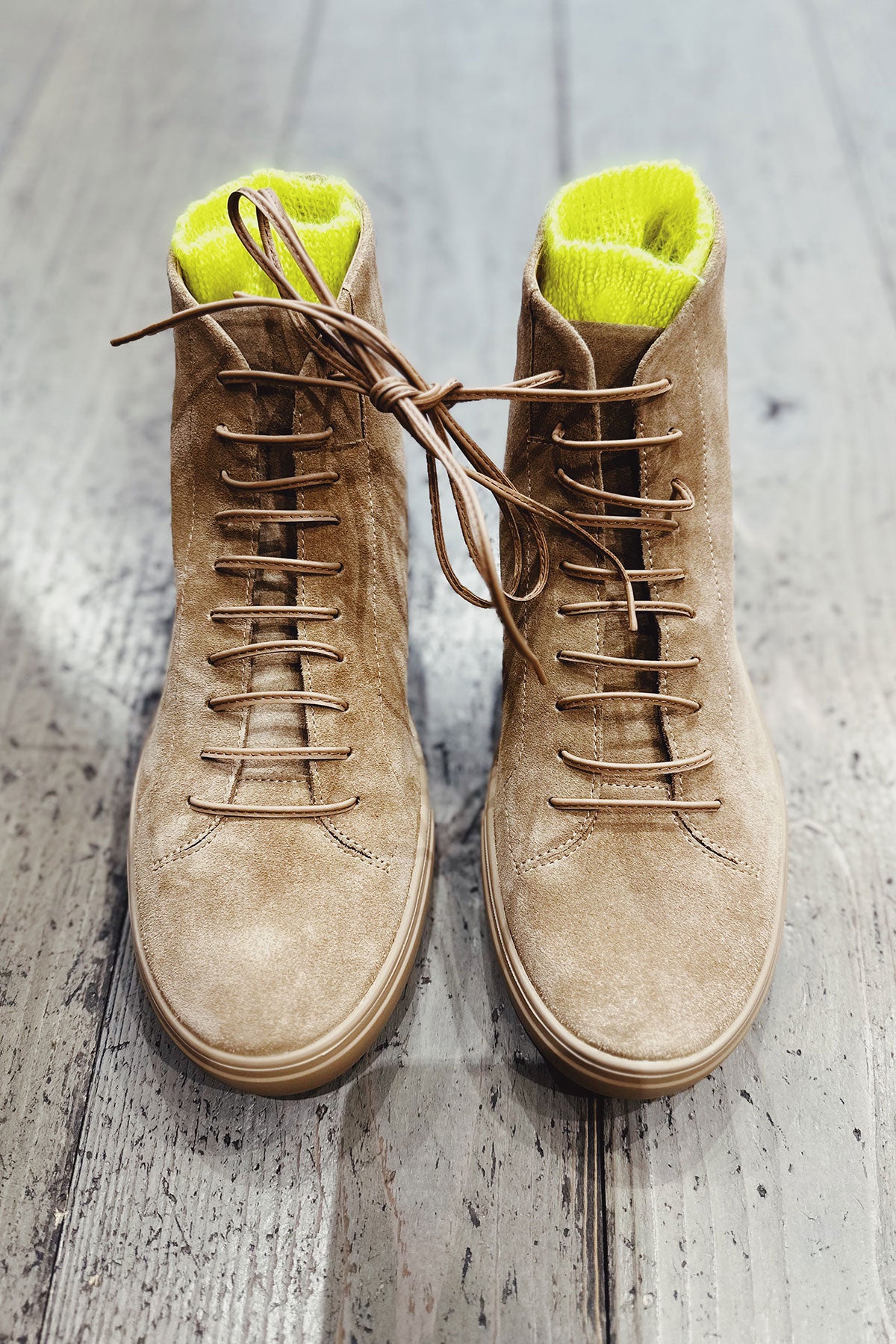 form sneaker suede hawk