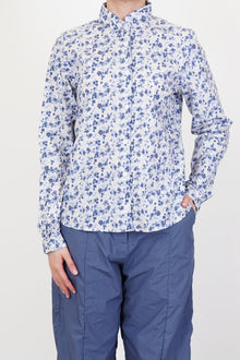 model wearing bergfabel tyrol shirt disty print