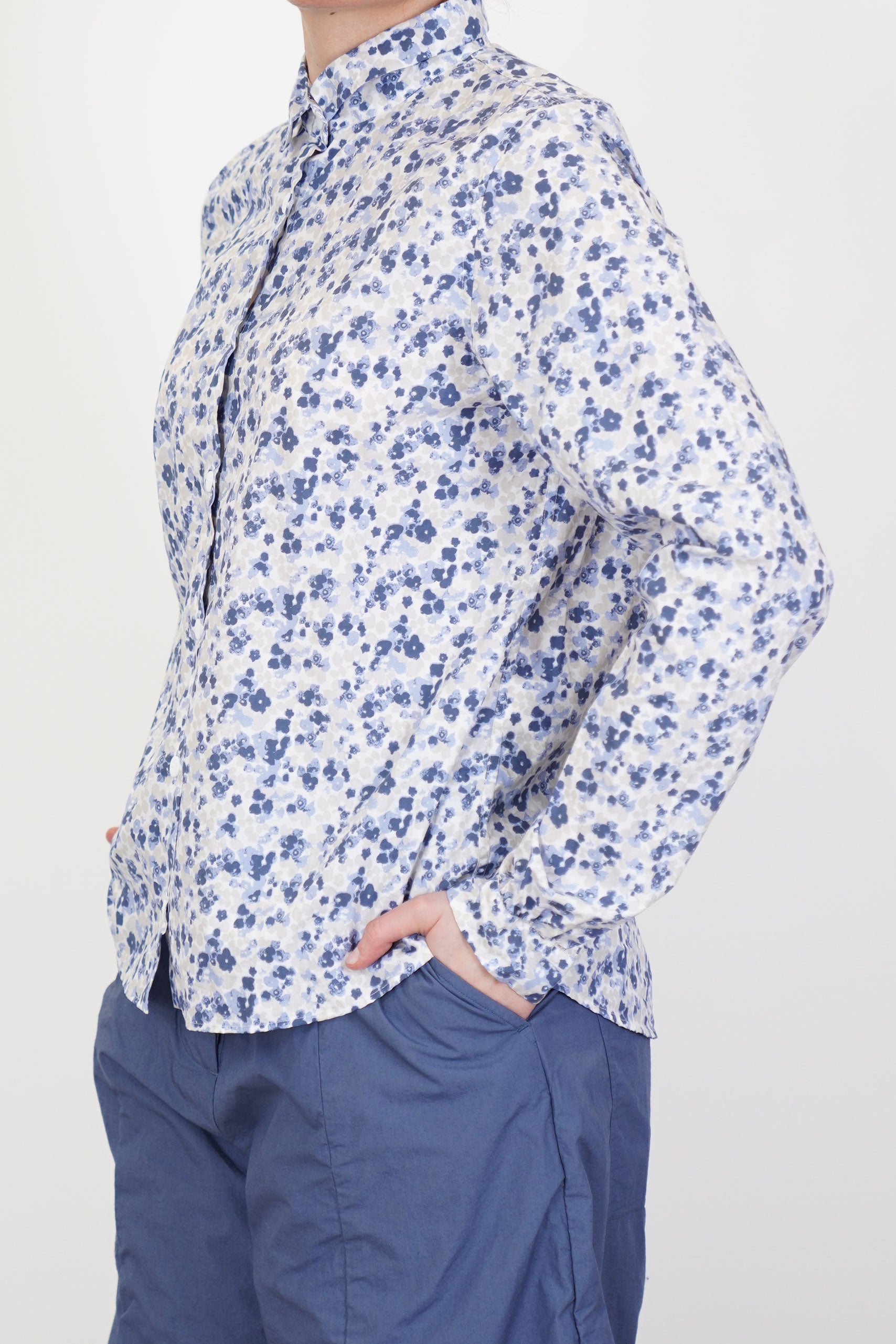 side view of bergfabel tyrol shirt disty print