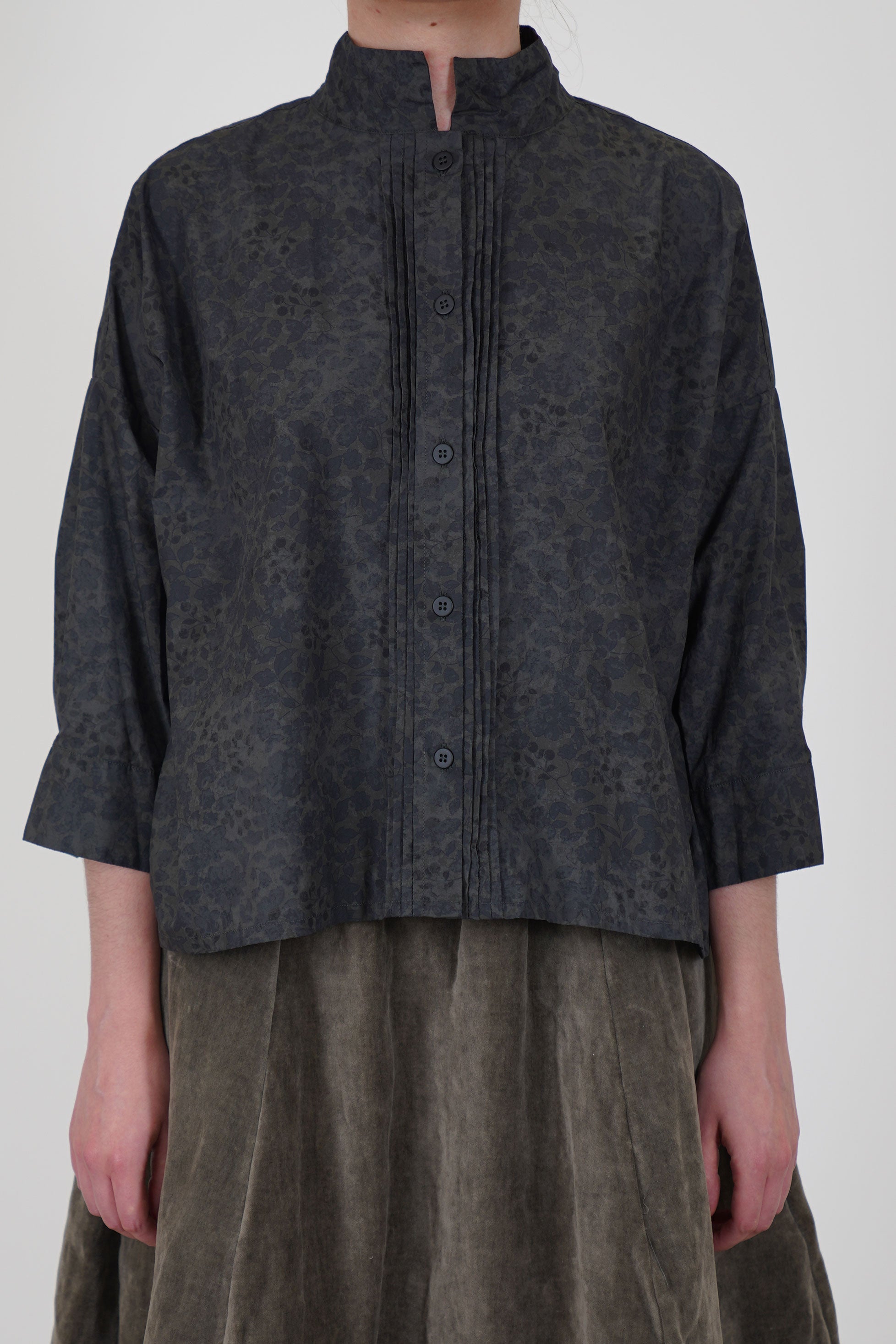 bergfabel claudia shirt dark flowers square boxy style shirt