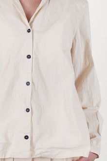 bergfabel jenny shirt off-white features a v-neckline accented by a notched collar detail.