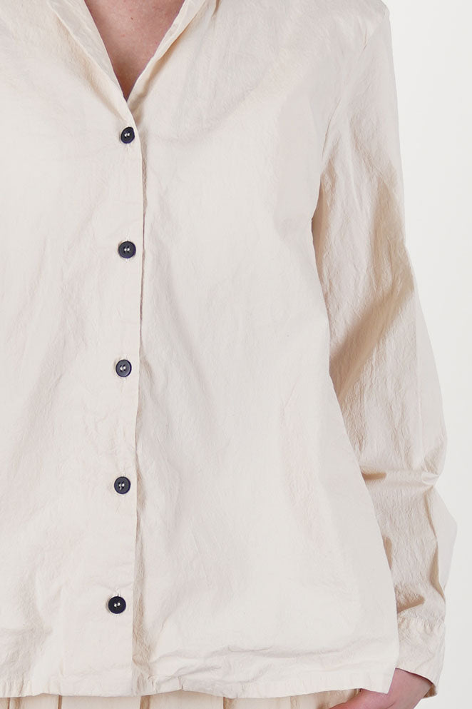 bergfabel jenny shirt off-white features a v-neckline accented by a notched collar detail.