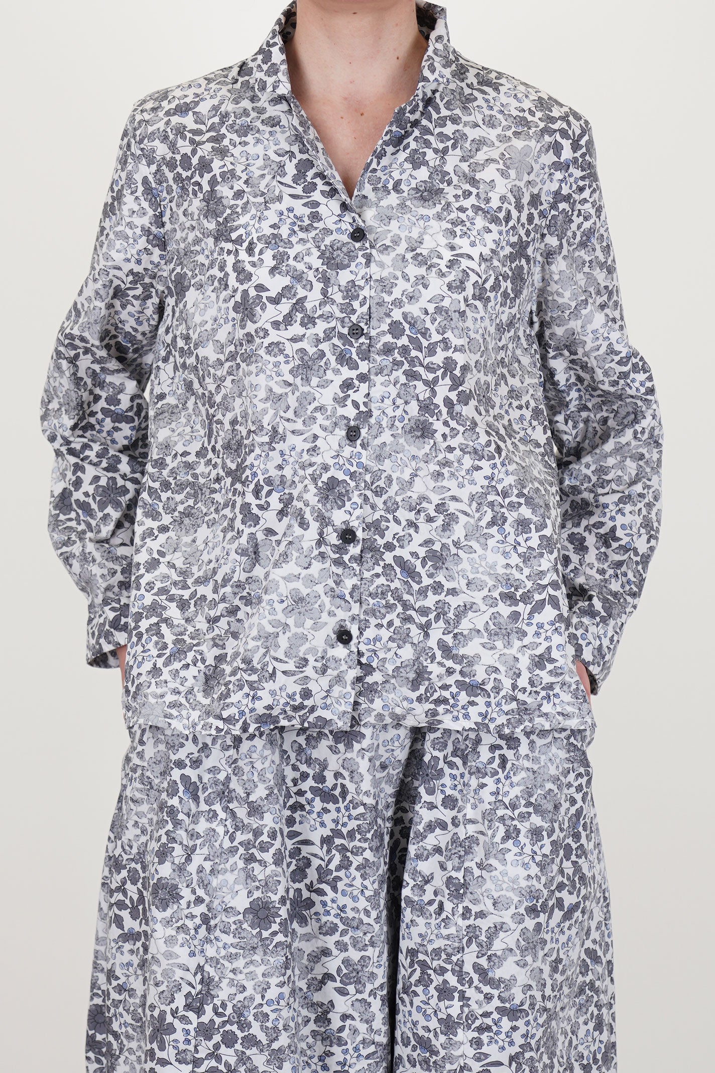 bergfabel jenny shirt bright flowers features features a relaxed, loose silhouette and a v-neckline