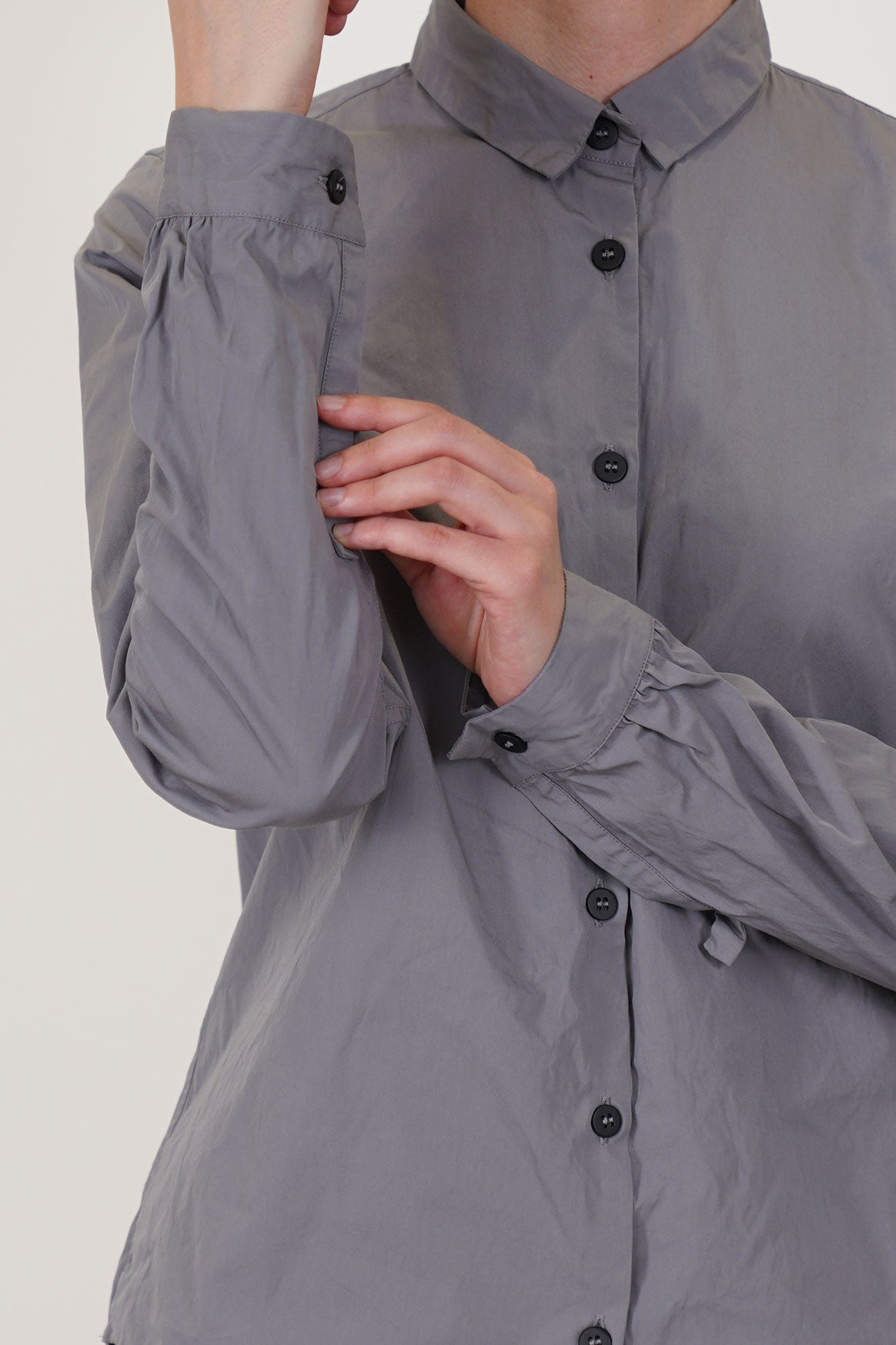detail view of bergfabel tyrol shirt fog button detail at the cuffs and front button opening