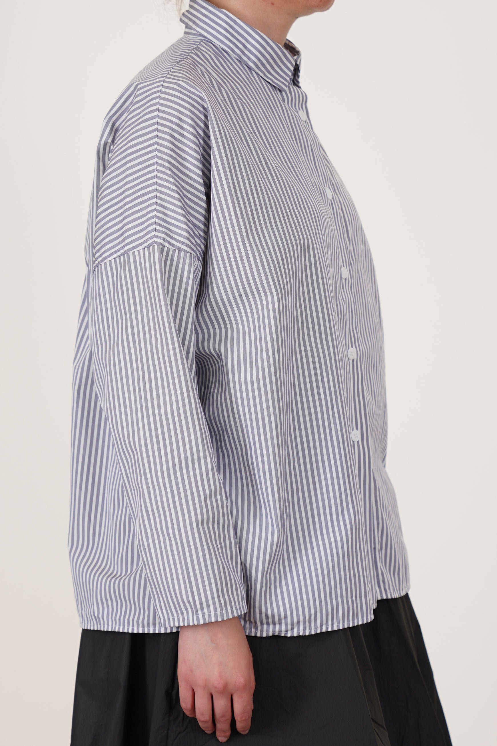 side view of bergfabel tina shirt stripes drop shoulders and tapered sleeves towards the cuffs
