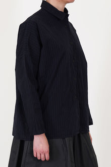 side view of bergfabel tina shirt pinstripe drop shoulders and tapered sleeves towards the cuffs
