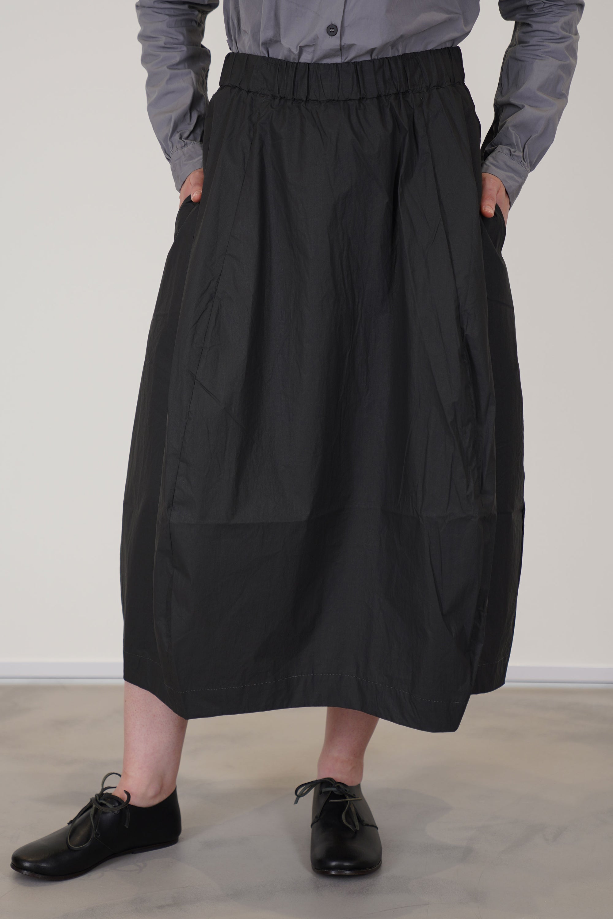 detail view of bergfabel coated cotton carla skirt carbon crafted in a lightweight and unlined coated cotton fabric