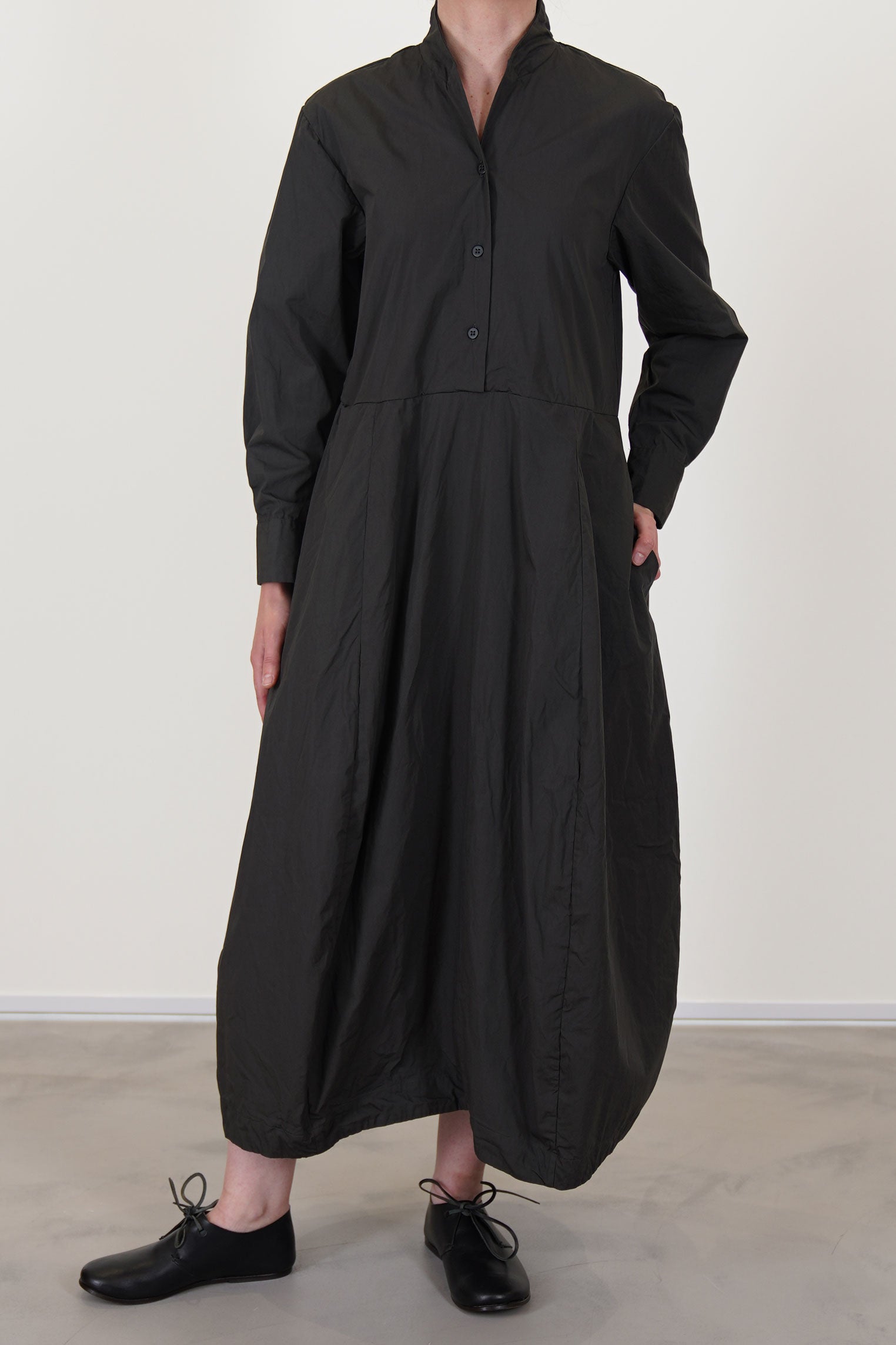 bergfabel letty dress moss long sleeve dress with a stand collar detail.