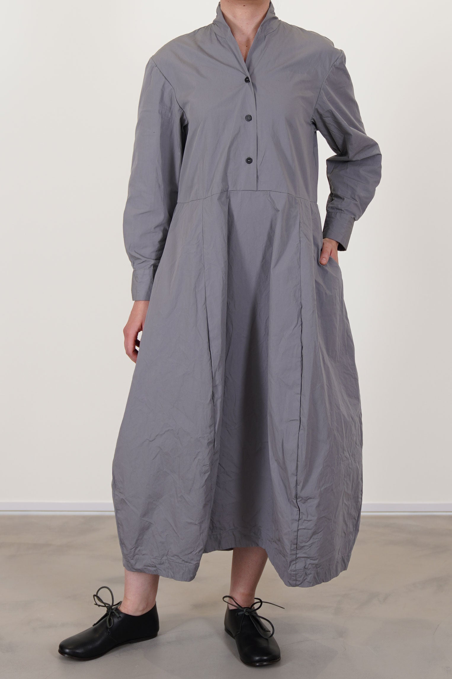 bergfabel letty dress fog long sleeve dress with a stand collar detail. 