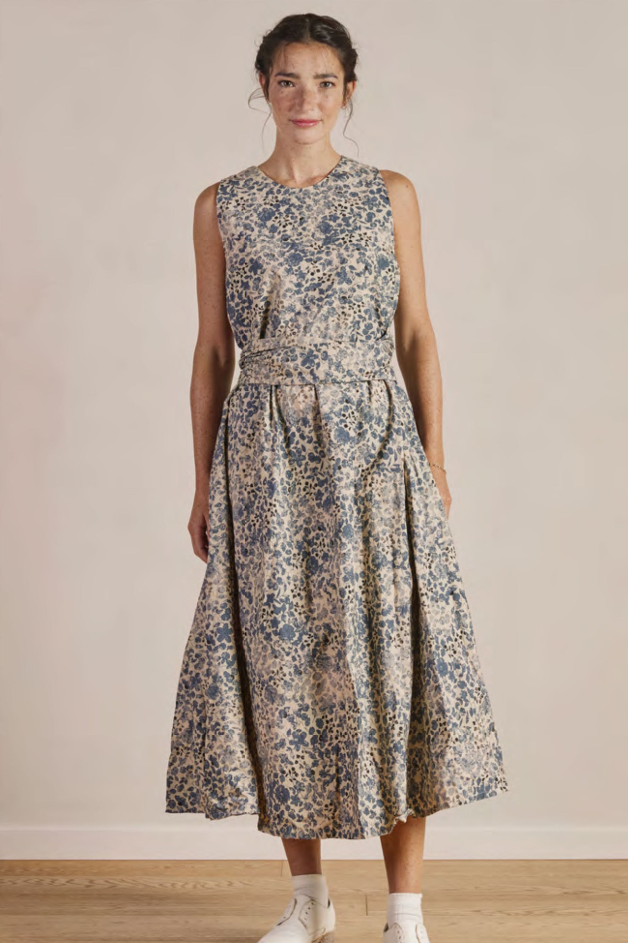 apron dress flower