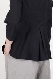 profile view of bergfabel ada shirt black back gather detail