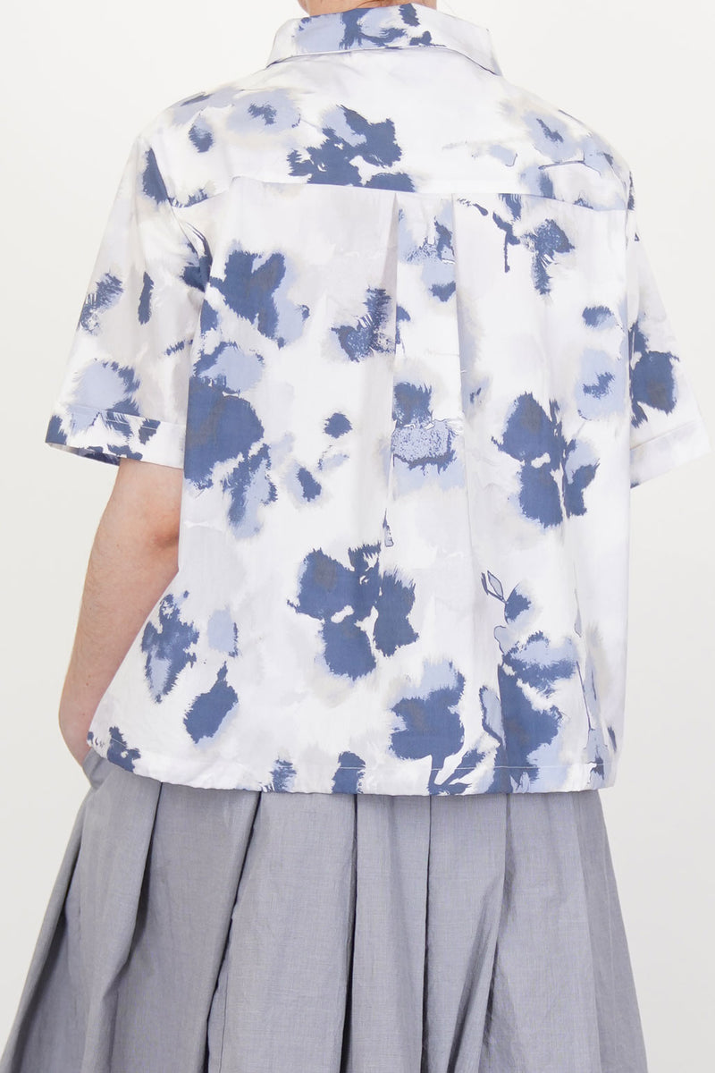 back view bergfabel alma shirt blooms back yoke detail and short sleeves