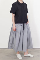model wearing bergfabel alma shirt cotton linen black 