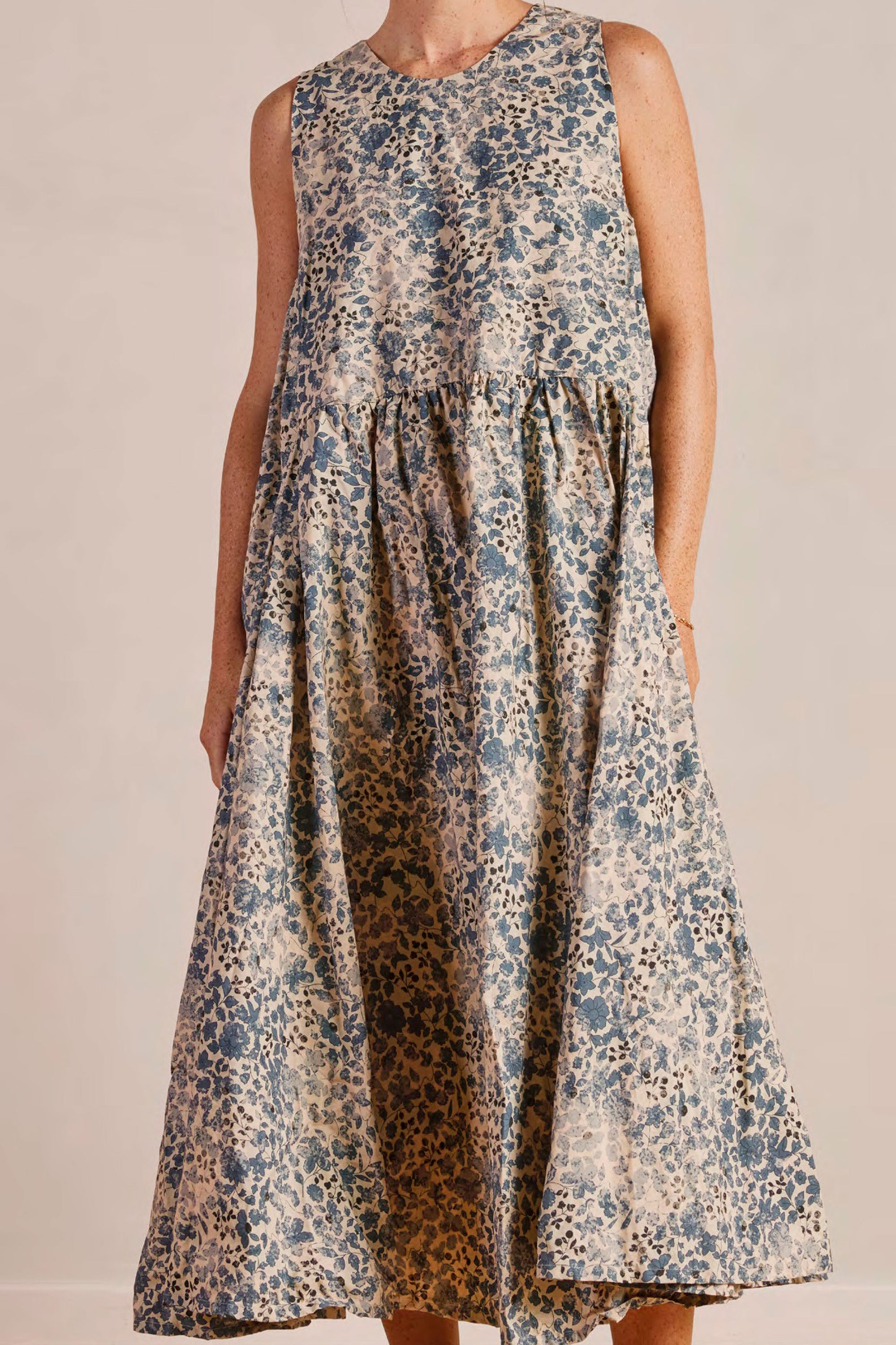 apron dress flower