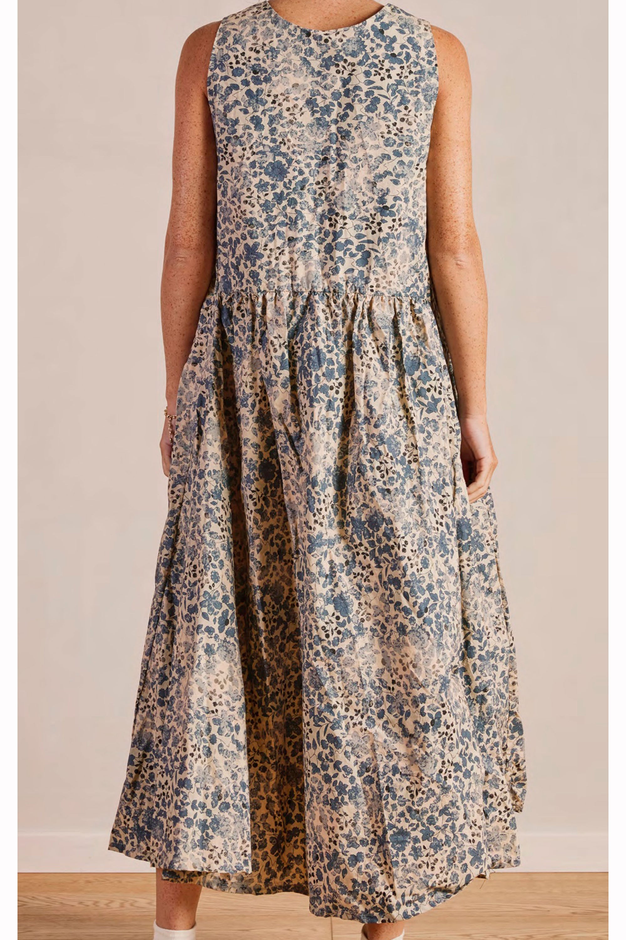 apron dress flower