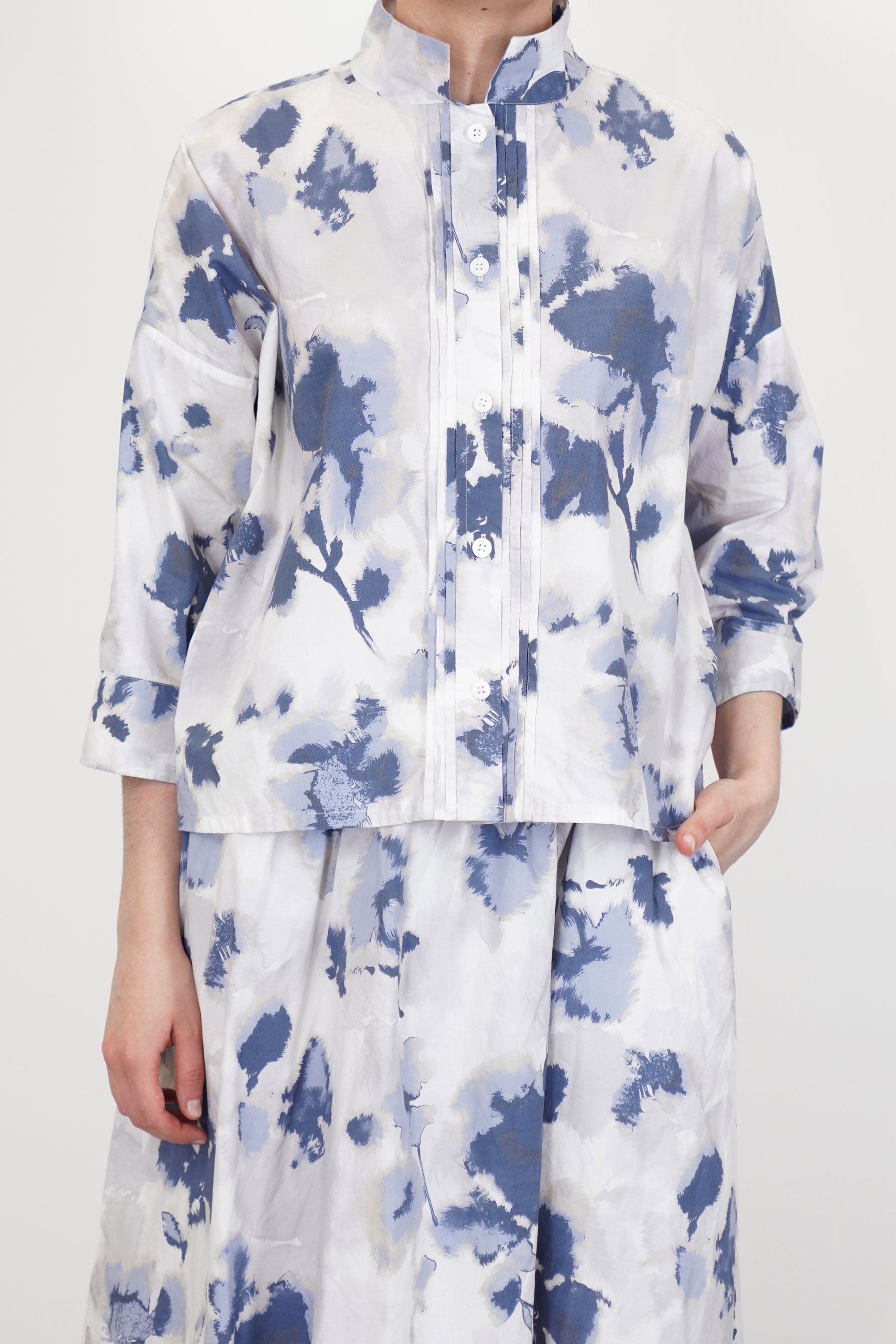 front view of bergfabel claudia shirt blooms