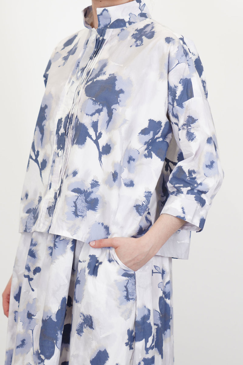 model wearing bergfabel claudia shirt blooms