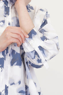 close up of bergfabel claudia shirt blooms button cuff detail