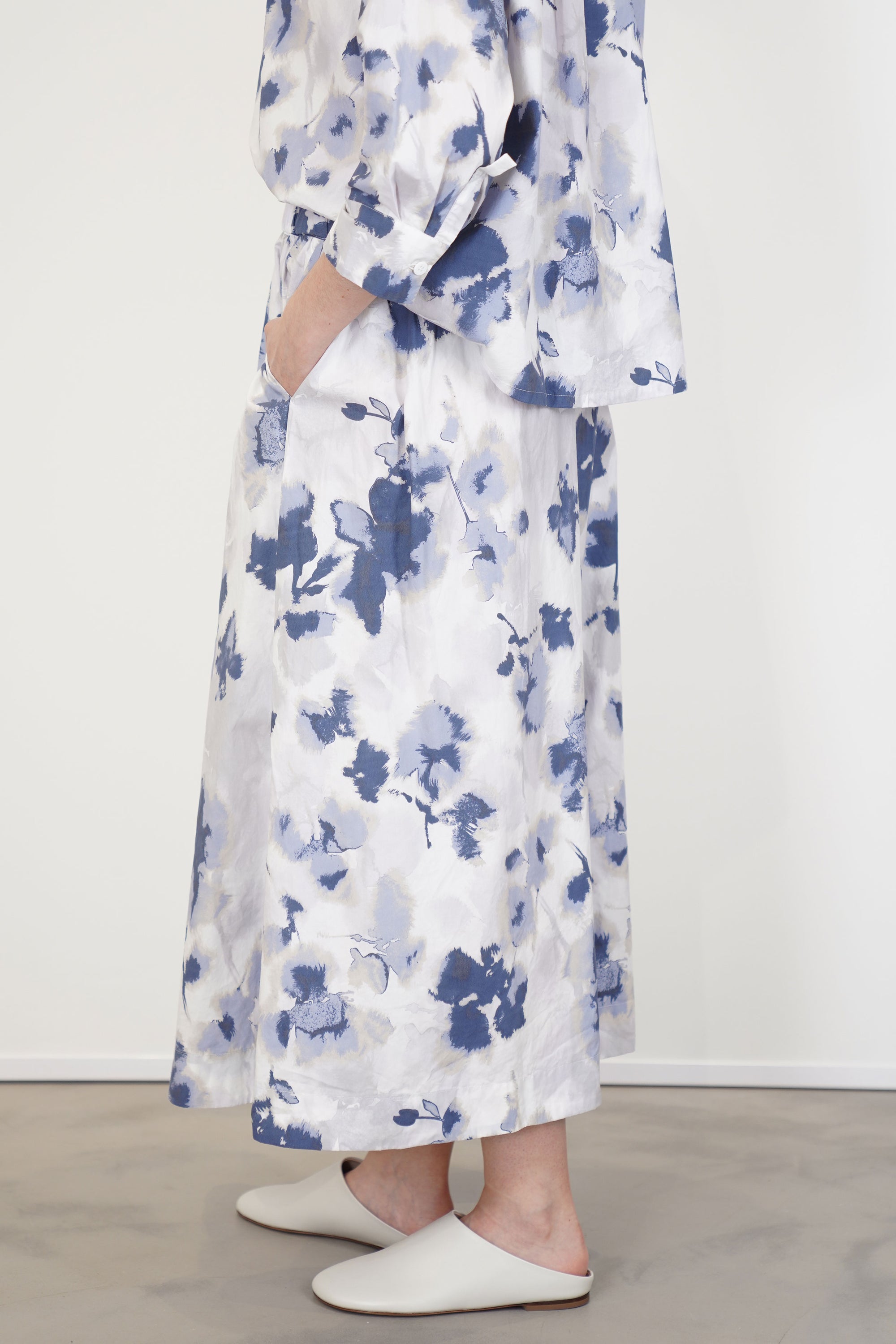 side view of bergfabel ivy skirt blooms pratical side pockets