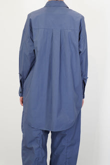 back view of bergfabel june shirt blue pleat detail