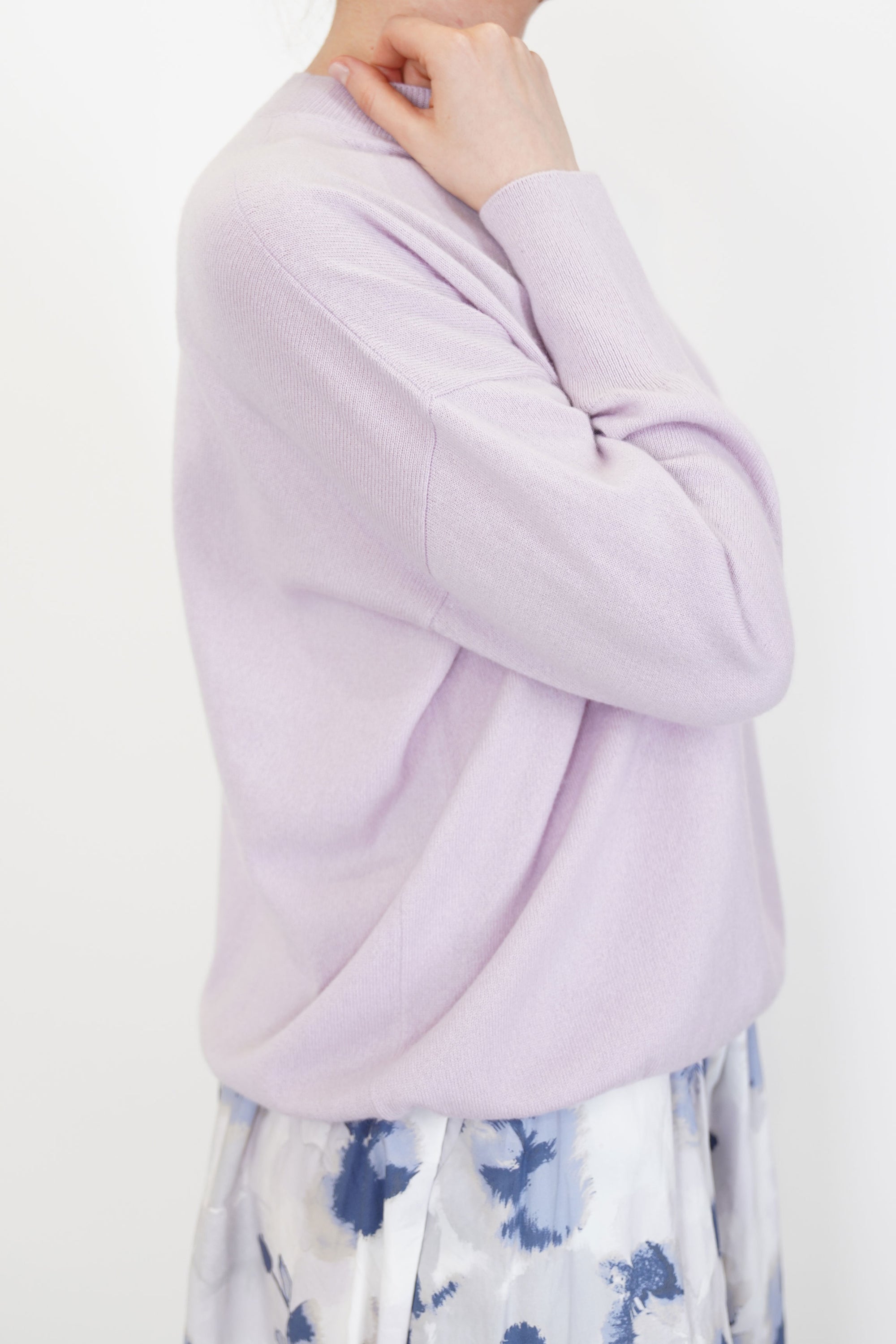 profile view of bergabel rina pullover peony long ribbed cuff detail