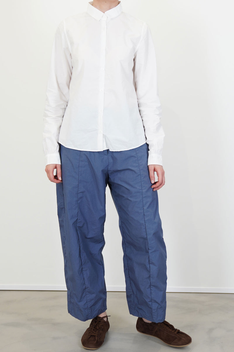 model wearing bergfabel tyrol whirt white