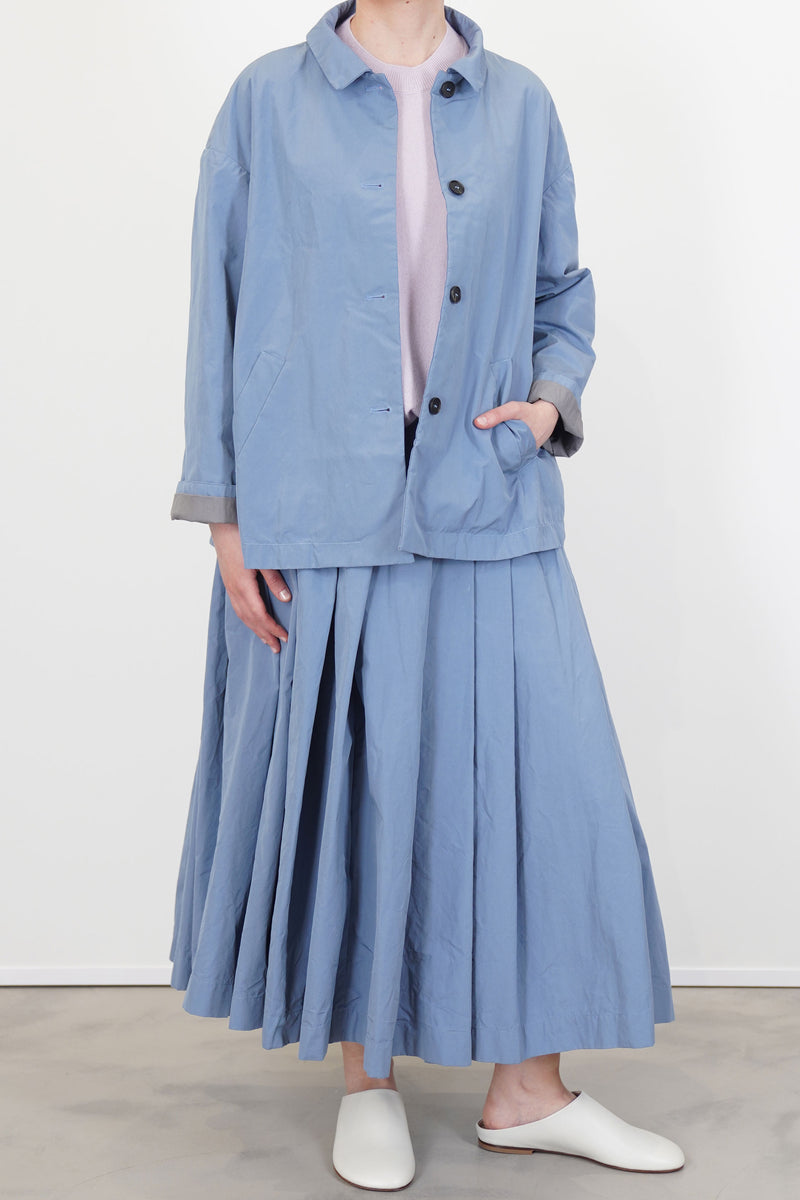 modelw earing berfabel uli jacket avio with matching skirt for an elegant and minimalist design