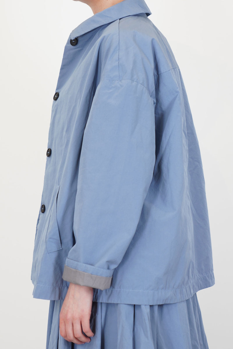 profile view of berfabel uli jacket avio drop shoulders and long sleeves