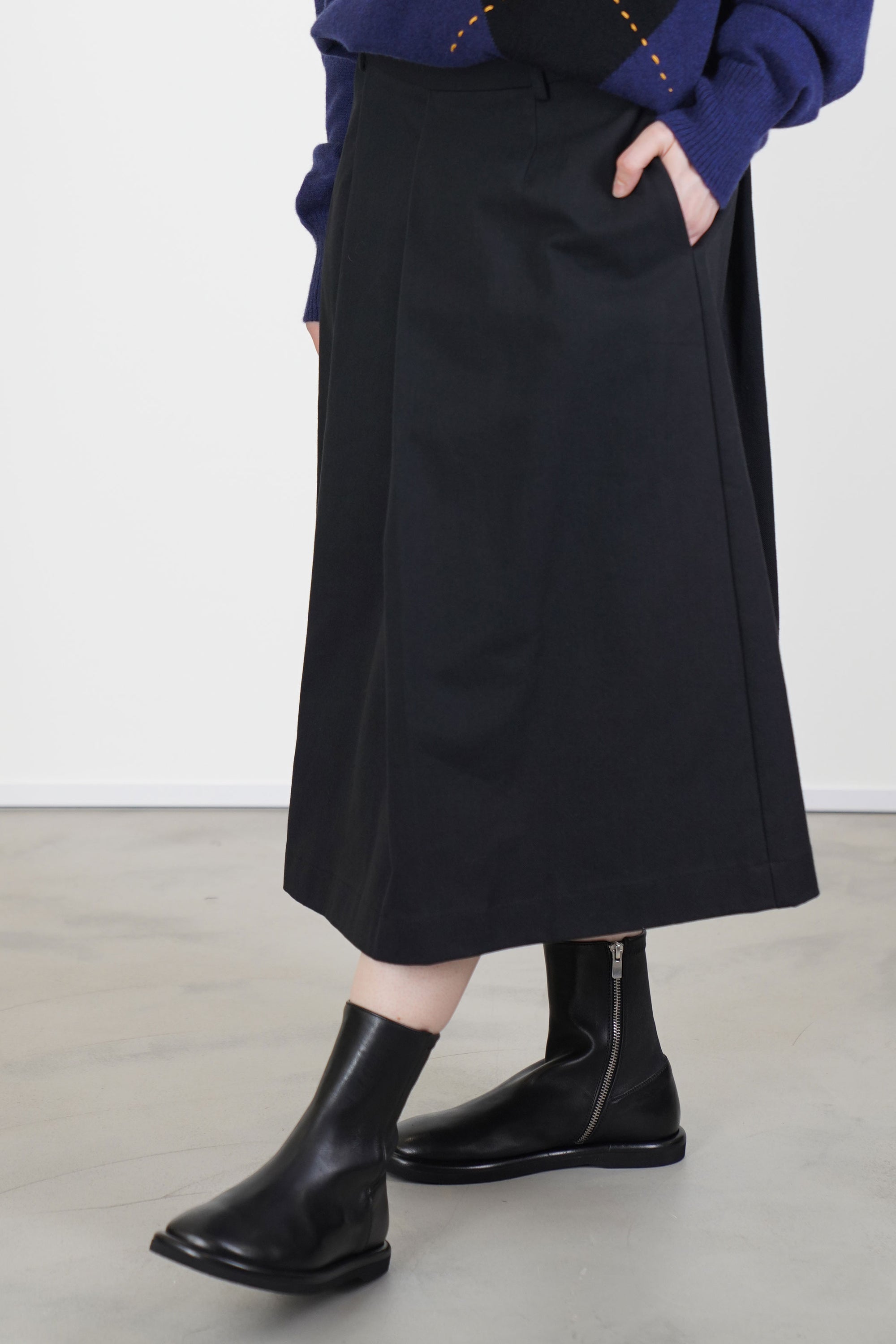pleated skirt black