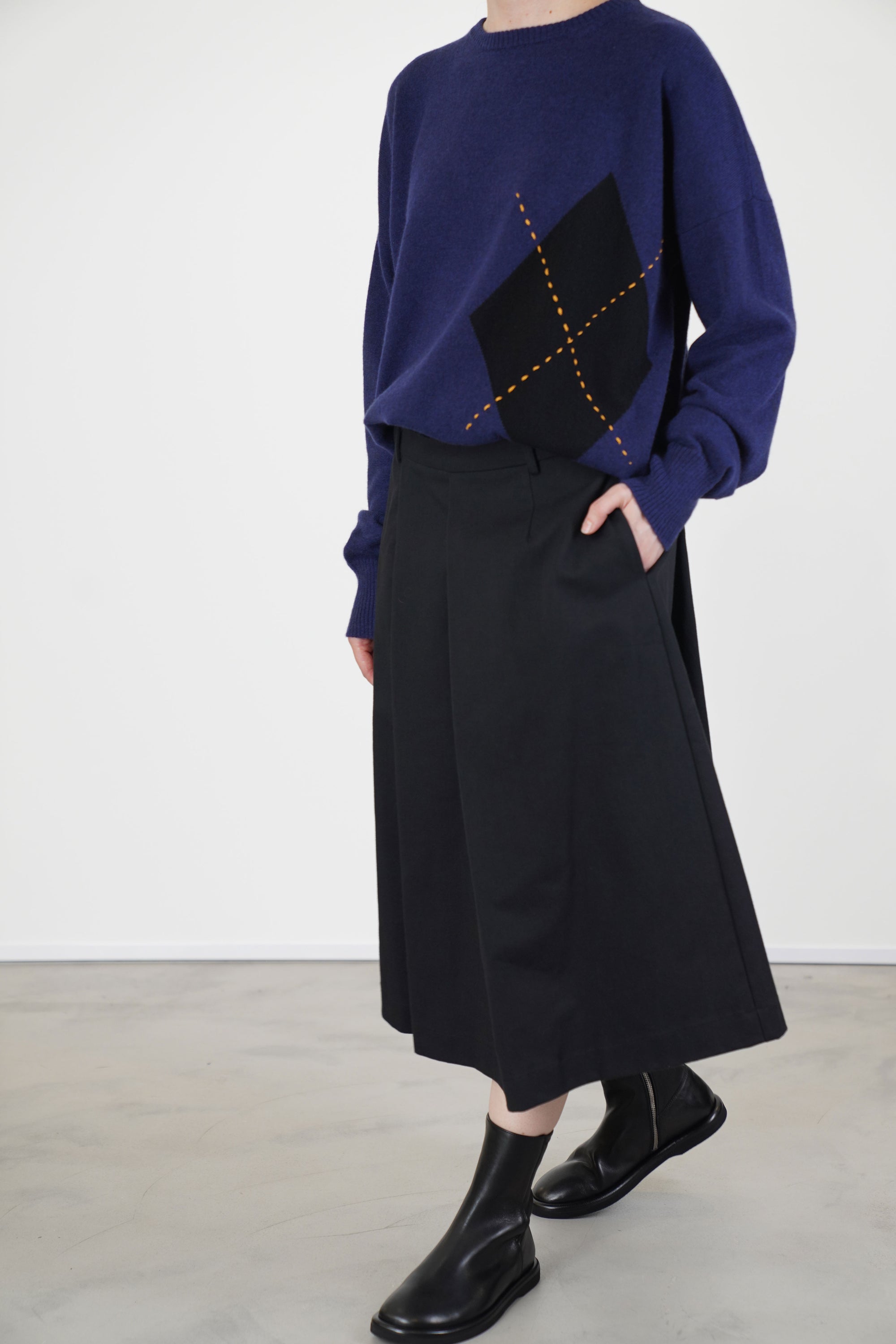 pleated skirt black