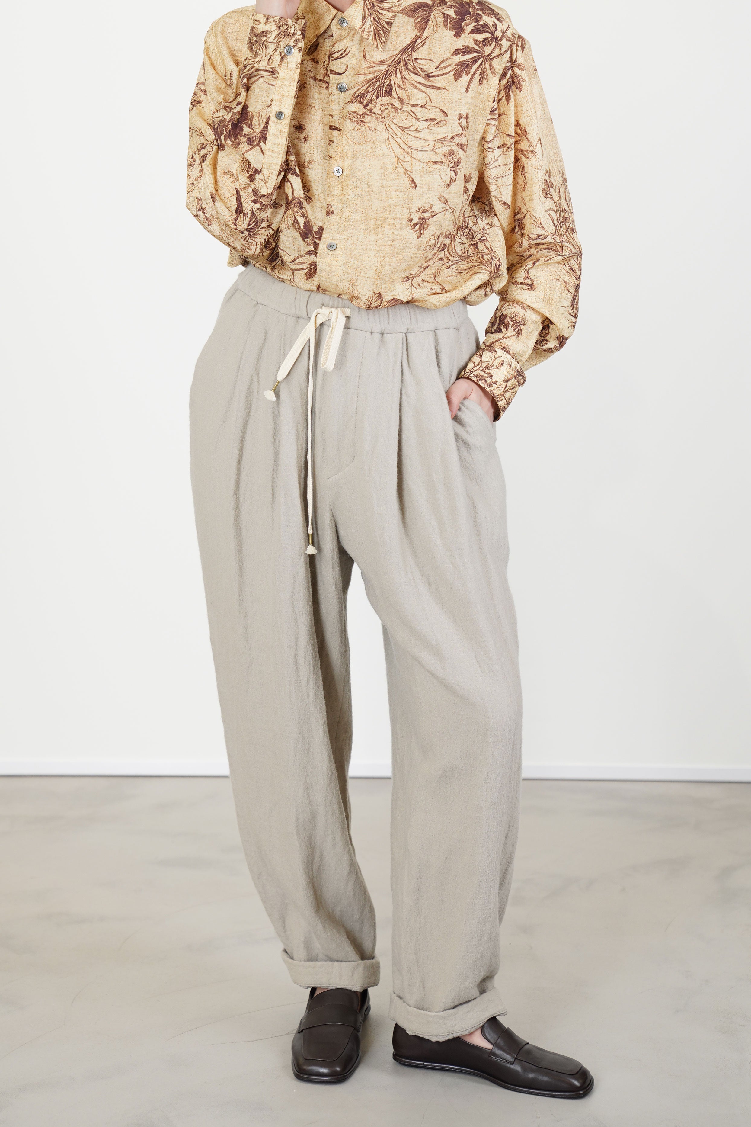 calmlence pleated pants shrink double face light beige | carrousel