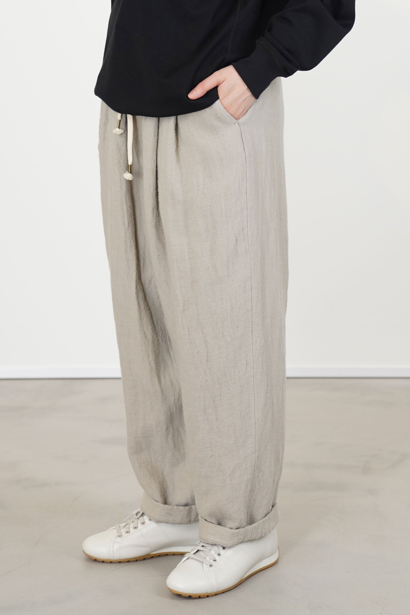 calmlence pleated pants shrink double face light beige | carrousel
