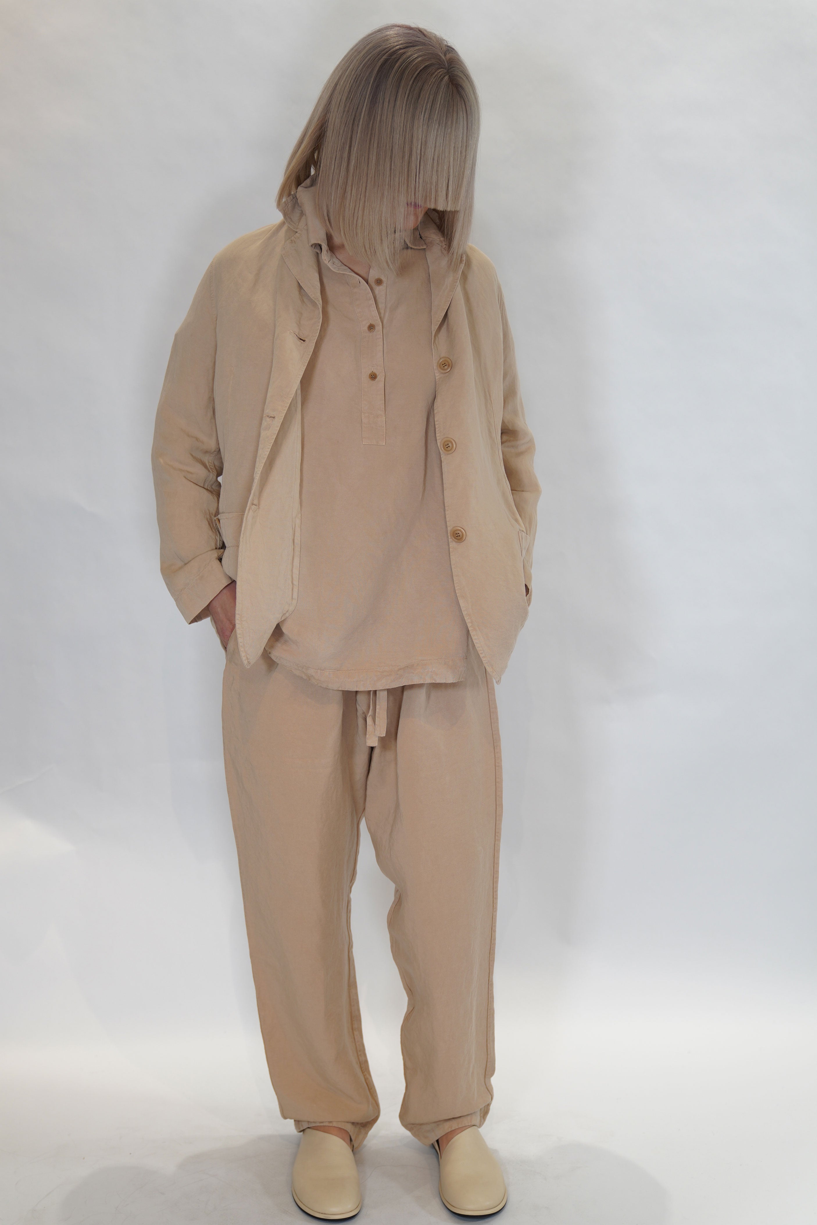 【未使用美品】CASEY CASEY MACAN/AH PANT SAND 未使用美品】CASEY CASEY MACAN/AH PANT SAND Ah Pant — Beige – La