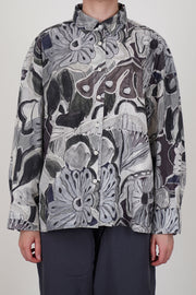 detailview of casey casey manon shirt greys print front button opening, collar detail