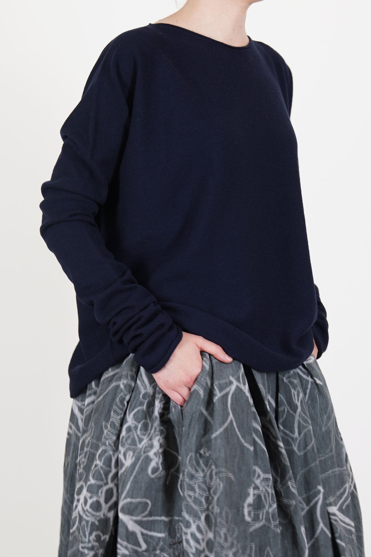 casey casey seamless jumper cashmere night crafted in a fine pure cashmere, knitted in 15 gauge for a compact yet exceptionally soft finish. 