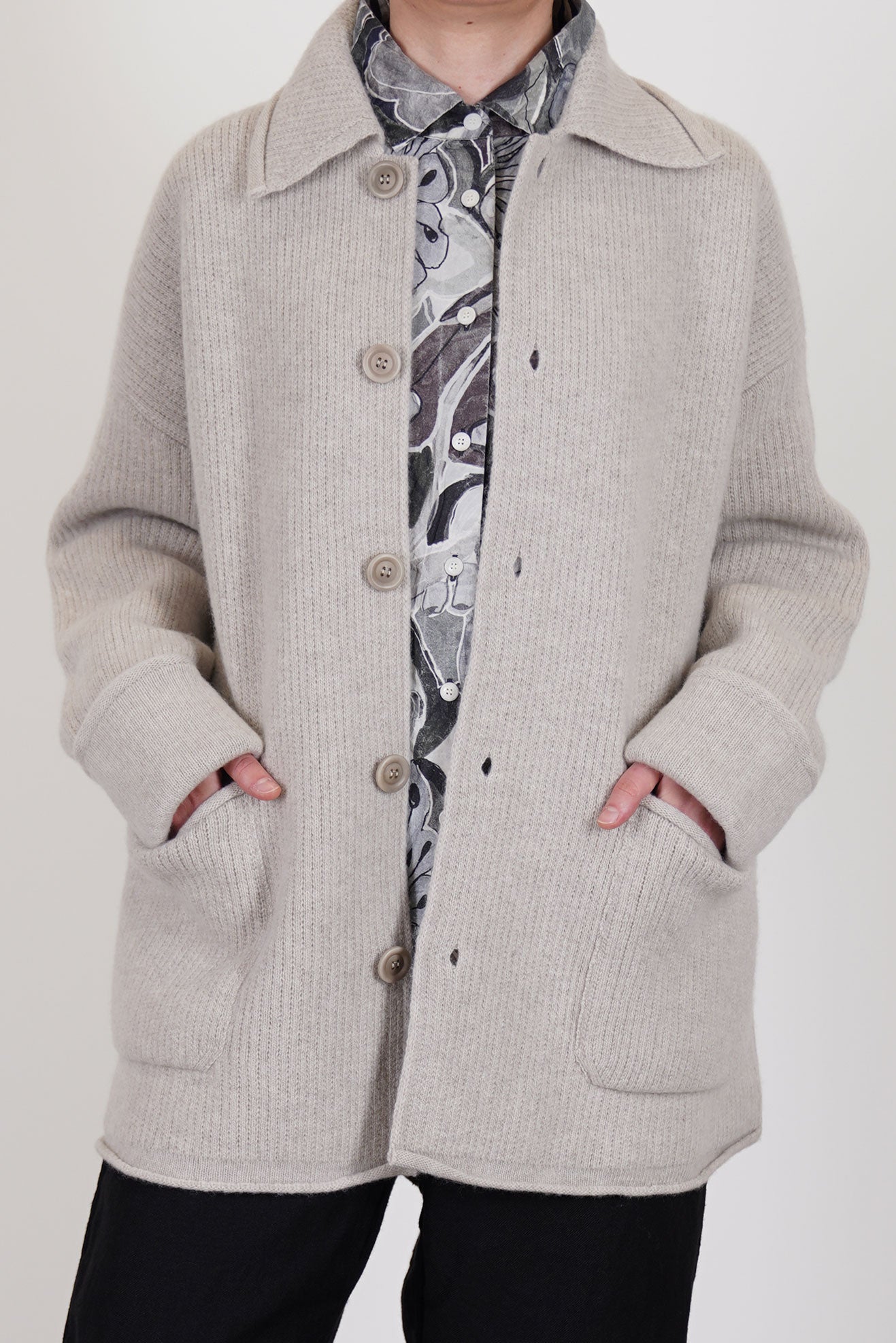 casey casey jacket rove light grey wool crafted in a superfine wool with a soft wash that offers a soft, lightweight, and breathable feel. 