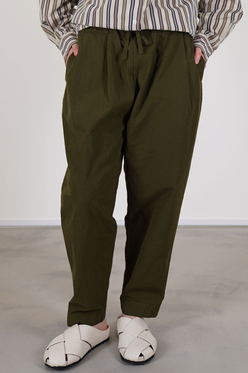 casey casey tippy pant green lake featuring side seam pockets, a relaxed and loose fit, tapered leg.