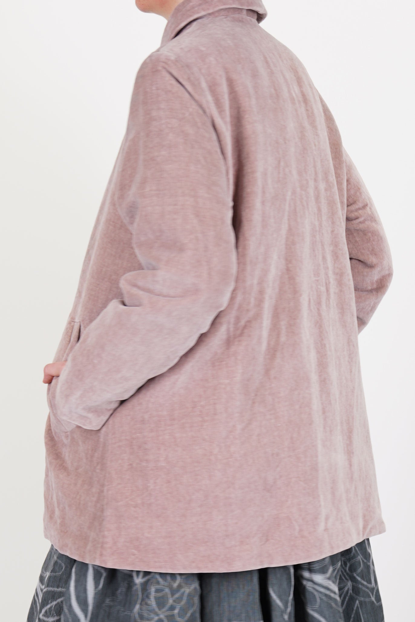 side view of casey casey soleil jacket velvet dusty pink long slim fitted sleeves and soft velvet material