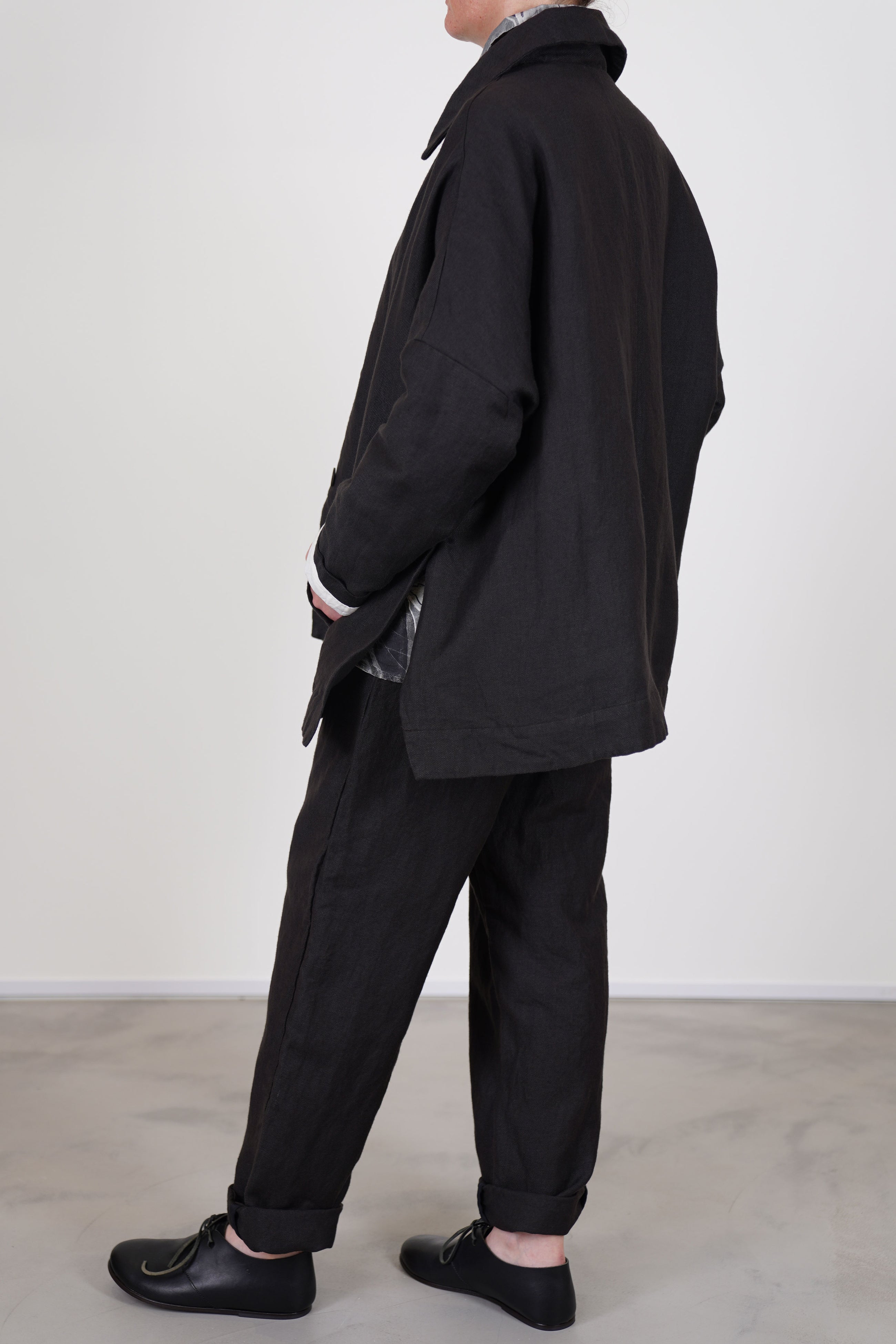 side view of casey casey sunny bab jacket dark brown oversized and loose fit, straight hemline with side slit details. 