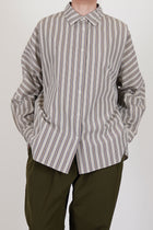 detail view of casey casey waga shirt as is n°3  a button front opening and collar detail.