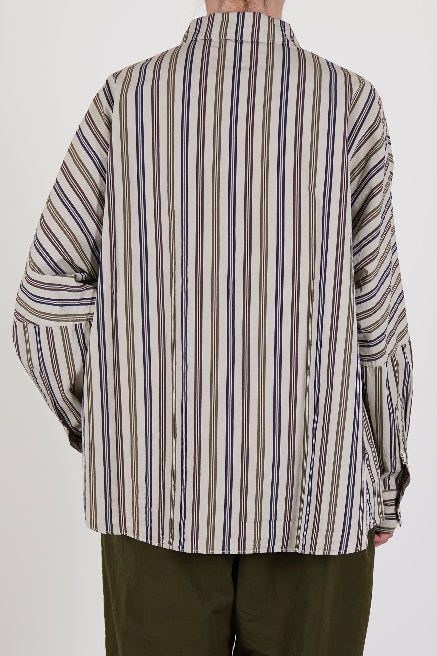 back view of casey casey waga shirt as is n°4 relaxed and loose fit, long sleeves with button details at the cuffs