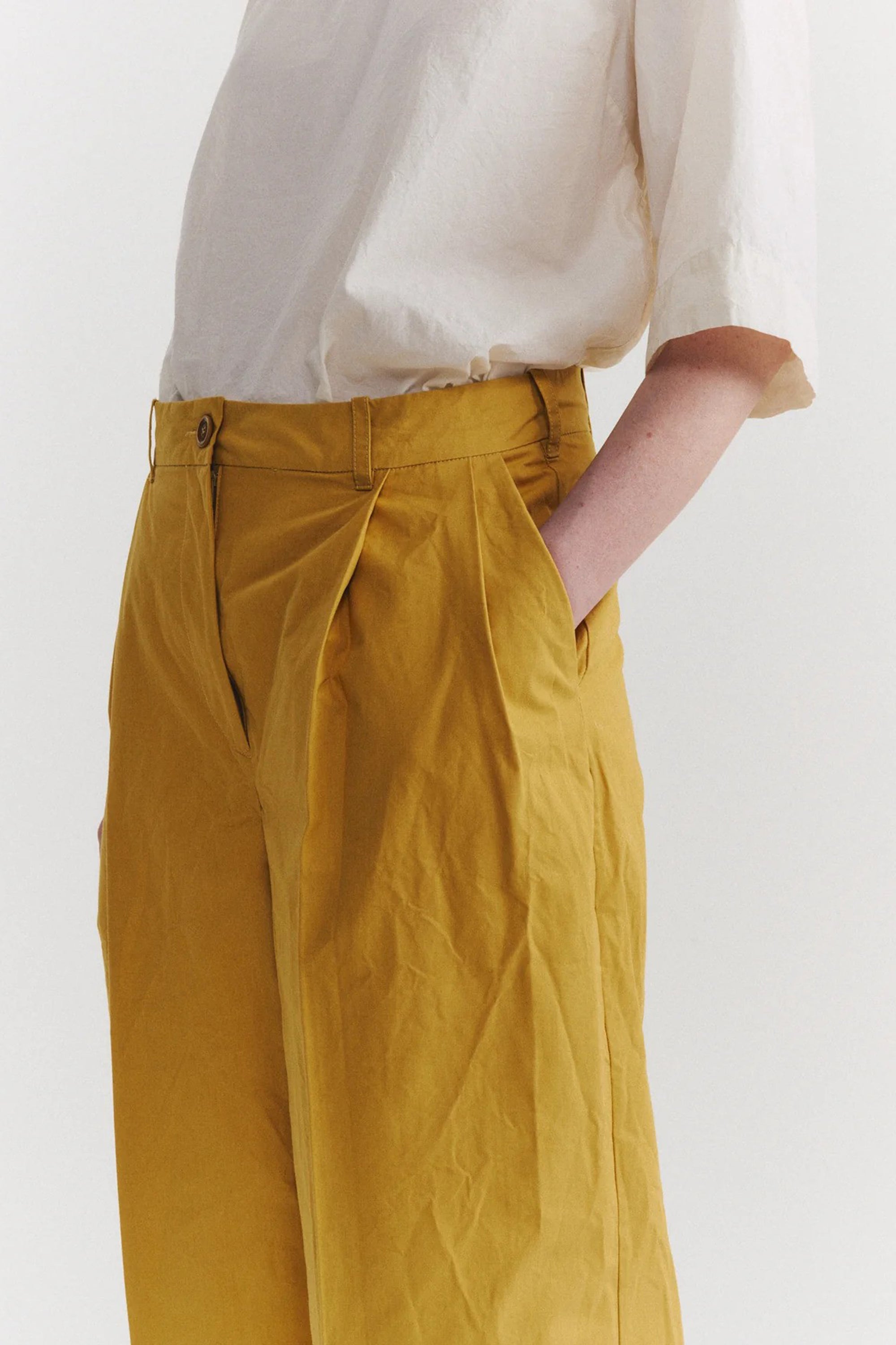 side view of casey casey sienna pant tough poplin tango front pleat details and side pocket
