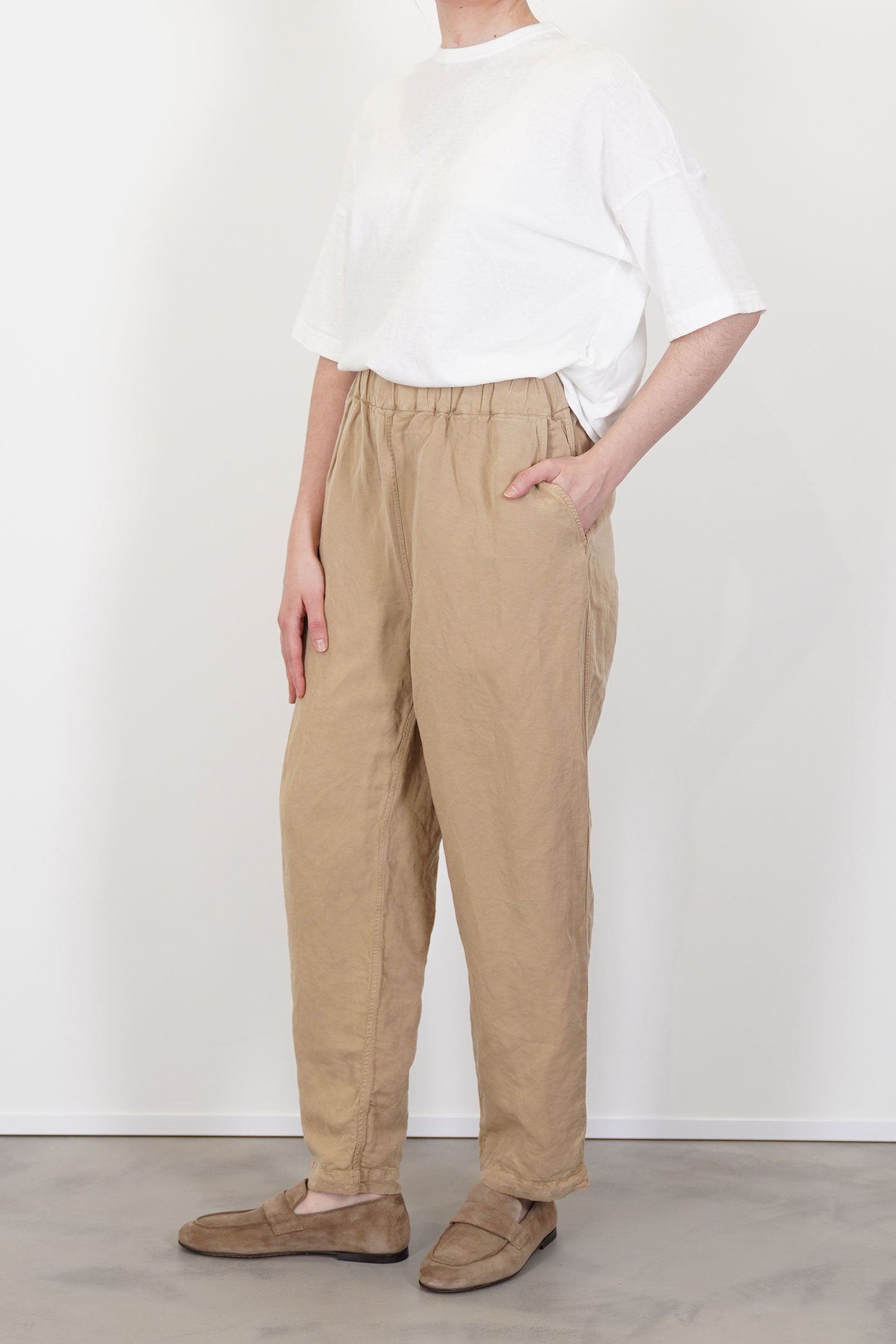 model wears casey casey fabi pant tuareg jute 