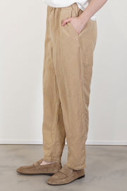 profile view of casey casey fabi pant tuareg jute 