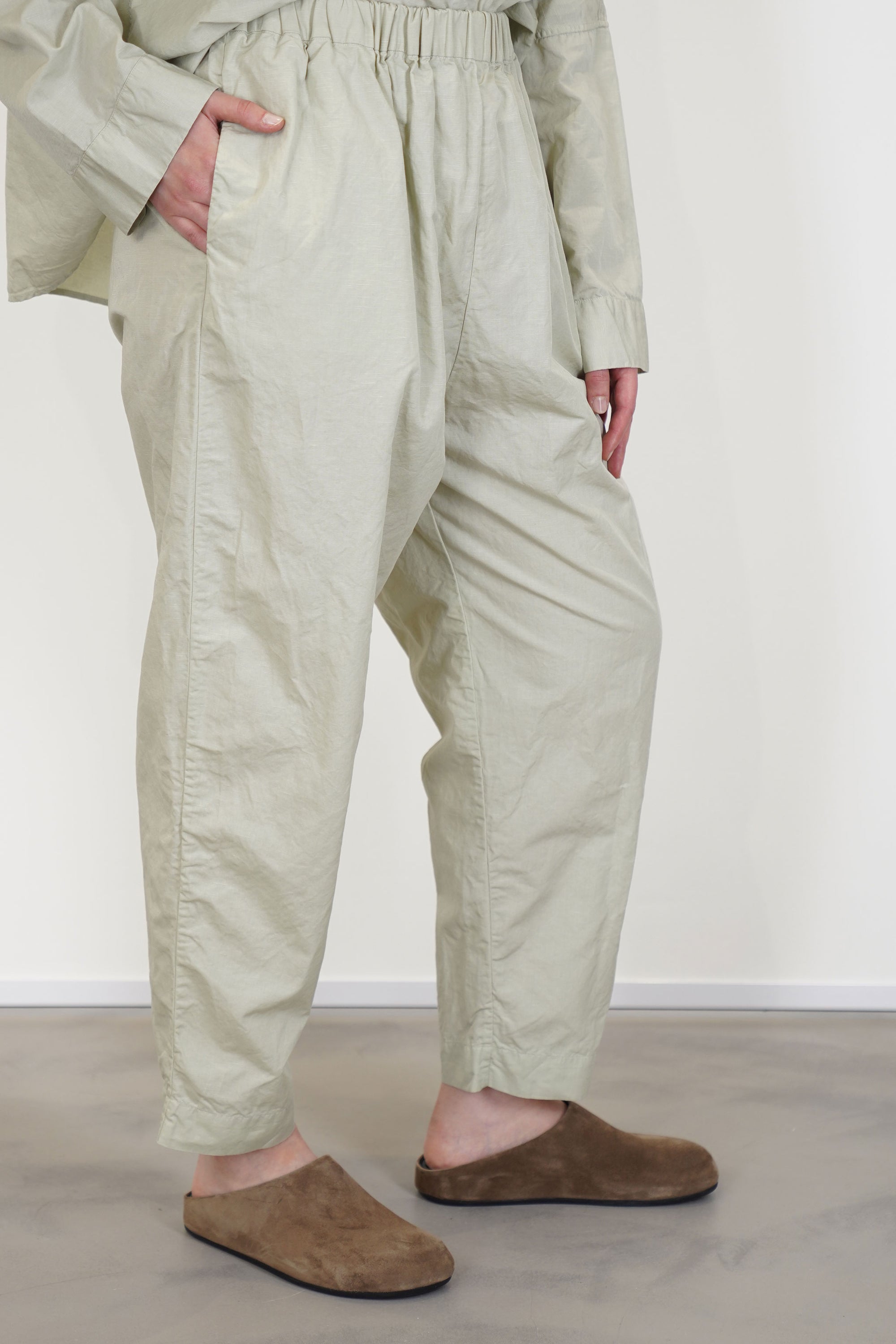 simple tippy pant light green