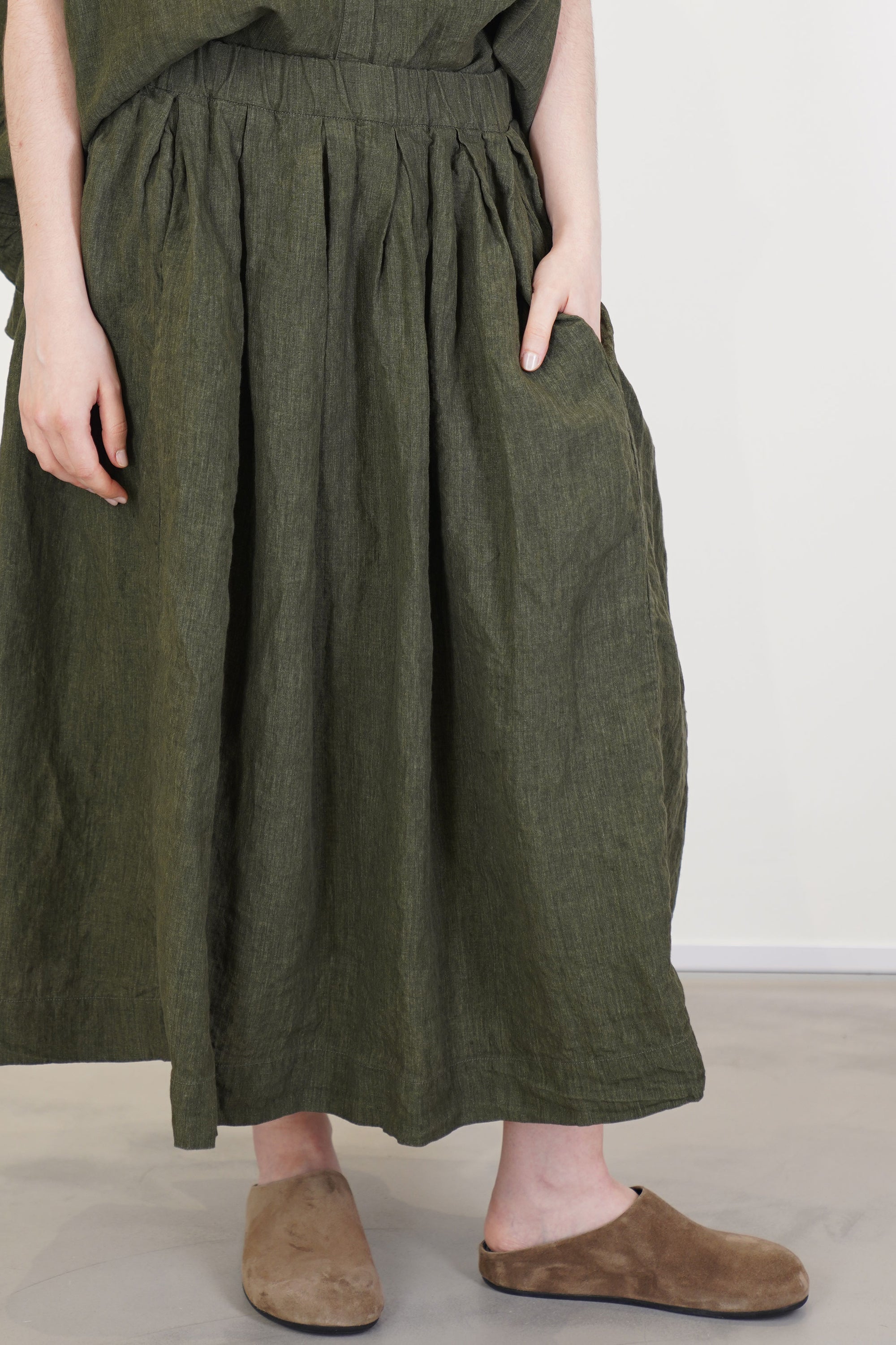 simple rideaux skirt khaki